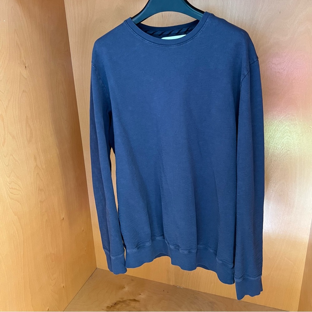 Vestige Navy Blue Crewneck Sweatshirt, size medium